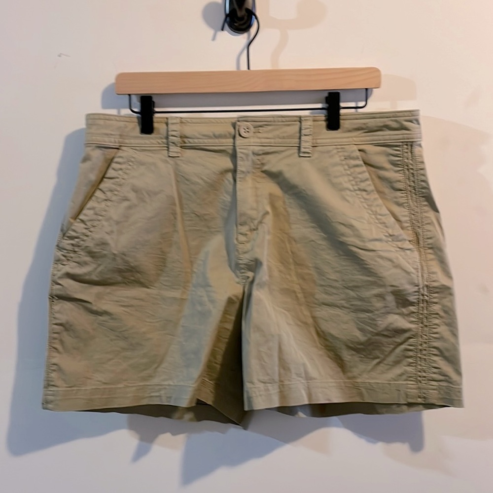 Eddie Bauer Aspire Chino Shorts. Women’s Size 14